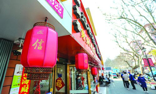 步行街干净整洁。 本报记者 孙大伟 摄.jpg
